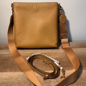 New without tags Tory Burch Thea Swingpack crossbody in Tiramisu